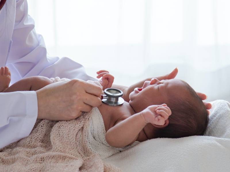 0～4個月大健兒門診重點檢查項目，常規疫苗接種時程、施打部位、副作用總整理！