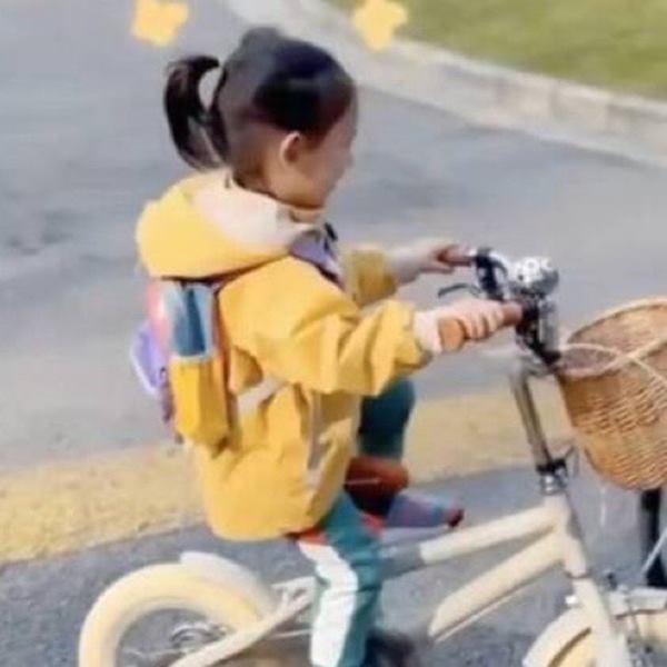 陳小春愛子「留長髮綁馬尾」當女生養！？照片一曝光引發熱議