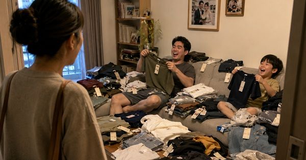 「原來我不在時你們兩個也很好嘛！」曾愷玹下戲回家看到父子倆滿客廳血拚衣服，釋懷了