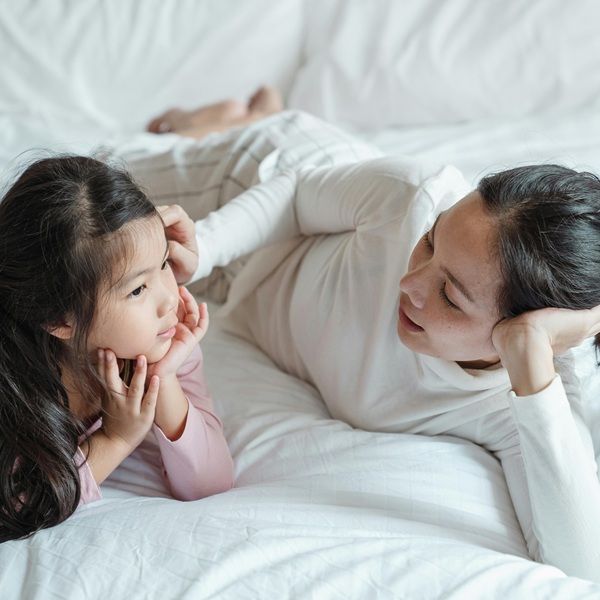 「推孩子走」還是「替孩子走」？資深校長：孩子找方向的能力，是在一次次自己做決定過程中長出來的