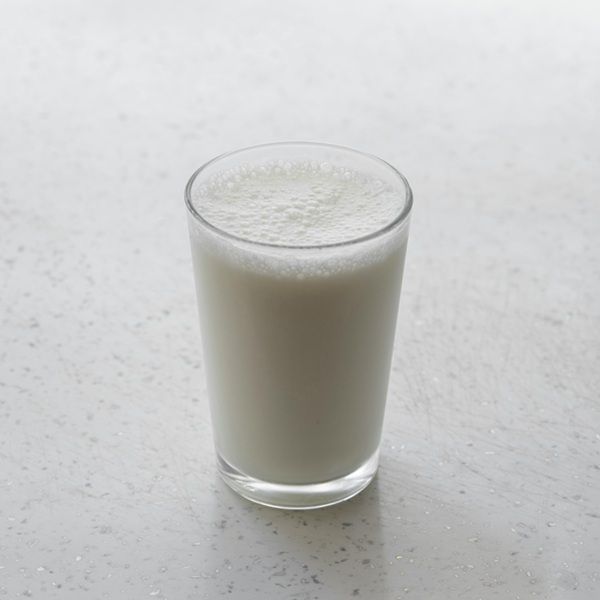 孩子外力撞斷牙齒怎麼辦？牙醫解答：比起泡水、衛生紙包裹，用「牛奶」更好！