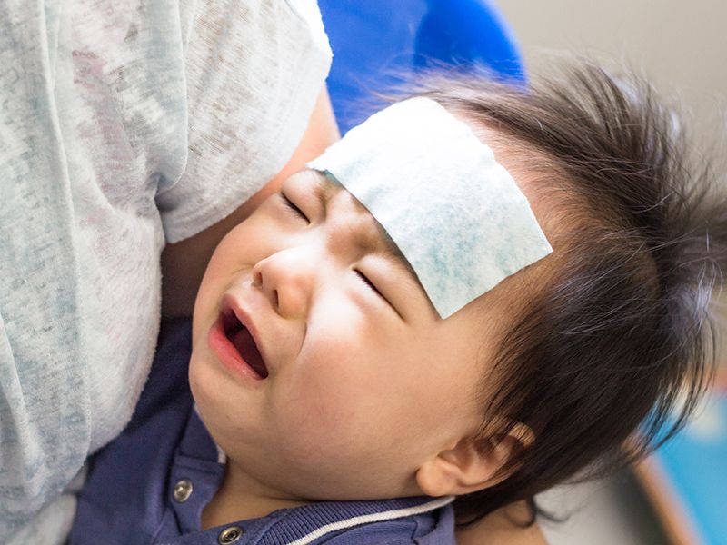 爸媽最手足無措的一刻：面對孩子「熱痙攣」，爸媽「這動作」反而會害了小孩！「三不三要」原則先記起來