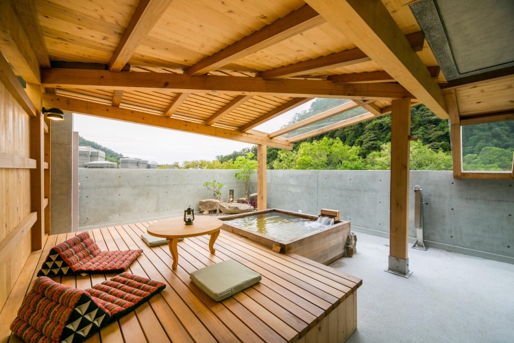 全台特色溫泉湯屋推薦Top 7！「馥森阪治」在山林秘境裡泡湯，「清泉」享受百年溫泉文化
