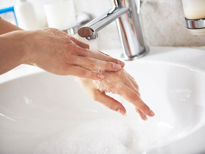 腸病毒 D68 型連酒精都無效！大人都會中招！恐成現代版「小兒麻痺」，最有效的防線是「這個」