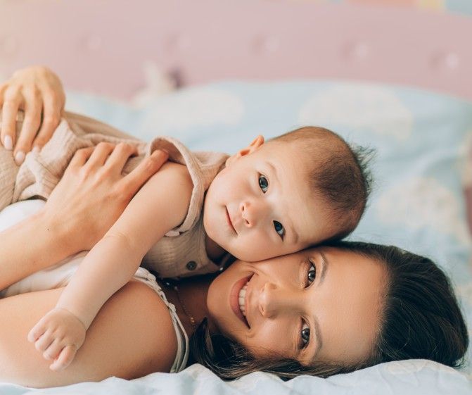 孩子不愛開口怎麼辦？從換尿布、讀繪本到玩遊戲，爸媽提升孩子語言發展的  10 個日常互動方法