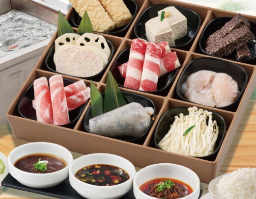 媽媽放風就約姊妹淘去！「莫爾頓商業午餐」不到千元，「海底撈商業午餐」500元吃到飽，還能享受美甲服務