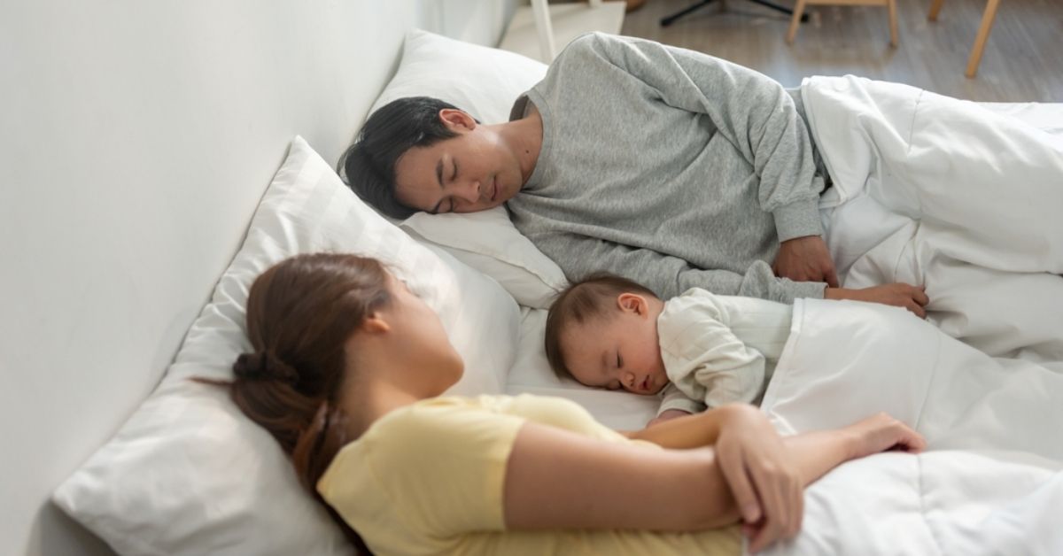 嬰兒睡眠安全，調查顯示9成家長知道卻做不到，最多家庭無法「不同床睡」