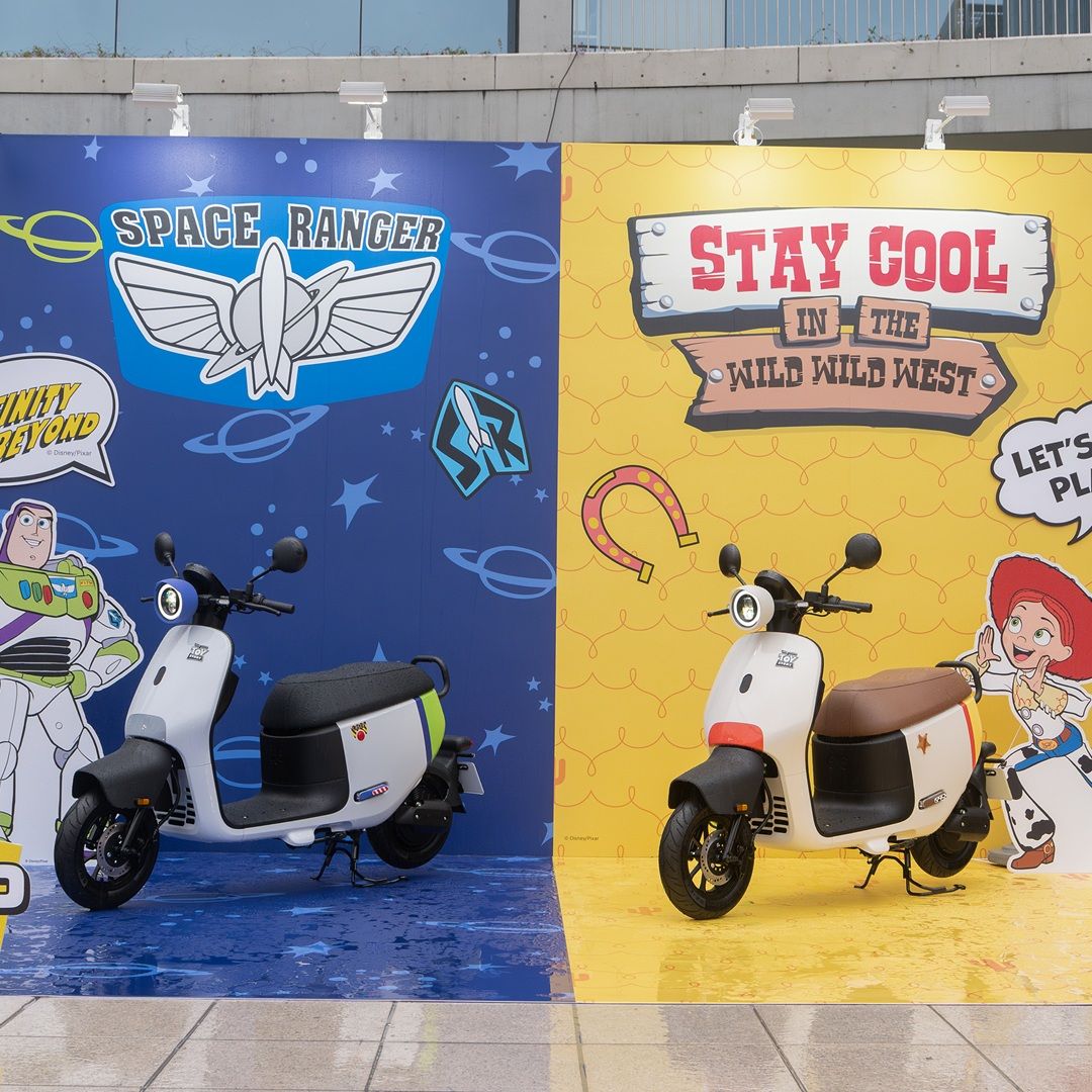 爸媽們快看！週末放電首選「Gogoro 玩樂總動員」樂園快閃台北松菸 打造《玩具總動員》經典場景，四米五巨型三眼怪火箭進駐超好玩！ 親子同樂闖關免費拿好禮，加碼抽全新車款