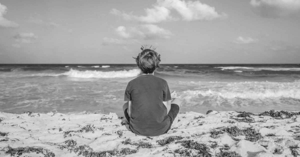 苗栗11歲男童蹺課失聯，竟獨坐保麗龍海上漂流，釣客發現通報海巡，平安救起