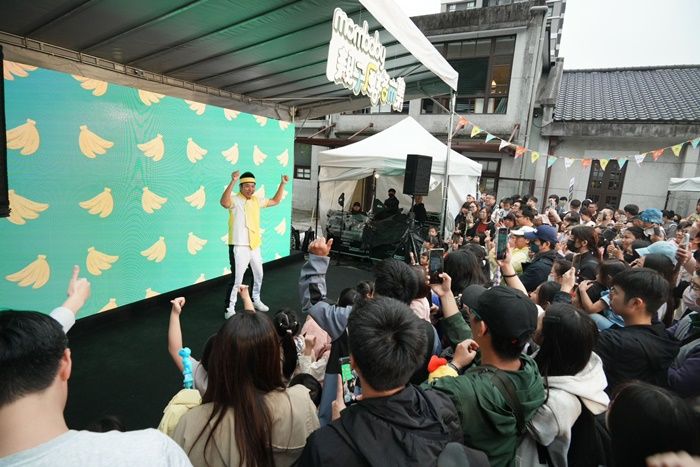 2026《mombaby親子風格市集》市集舞台活動直擊！香蕉哥哥、趙小僑、Baby Rave、露天電影....引爆最夢幻螢光派對