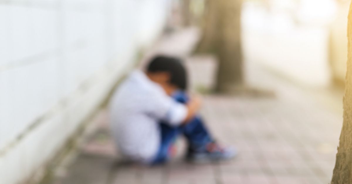 南投9歲男童疑遭父不當管教，烈日下罰蹲1小時還被逼自傷，路人勸阻反遭持棍追逐