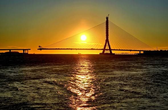淡江大橋5月即將通車！CNN評為「2025全球最重要的建築項目」之一，最美賞夕陽路線就在這，絕對值得一訪再訪