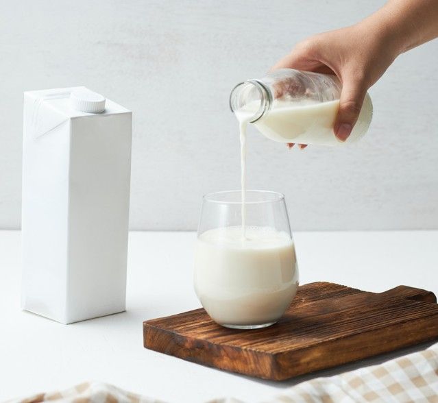 為什麼全脂牛奶竟比低脂更護心？冠狀動脈鈣化風險竟低24%，食安達人教你挑對牛奶護血管