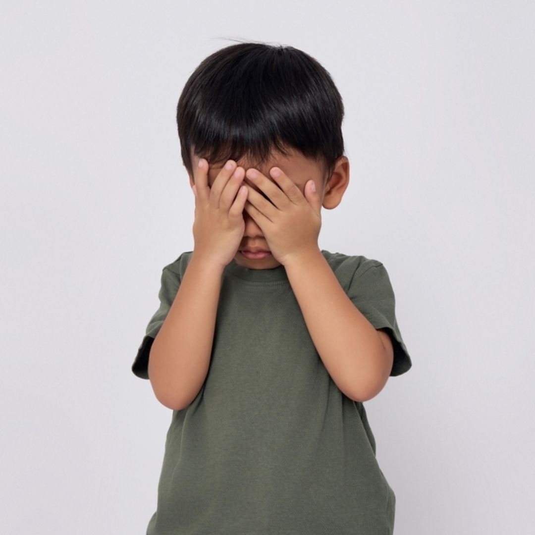 北醫志工怒吼抽椅重摔5歲身障童，嗆：你不會教兒子，我來幫你教。院方致歉：已暫停服務