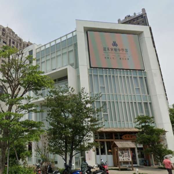 竹北貴族托嬰中心，嬰兒綁竹椅兩小時，不給水喝，離譜師還罵寶寶又臭又髒