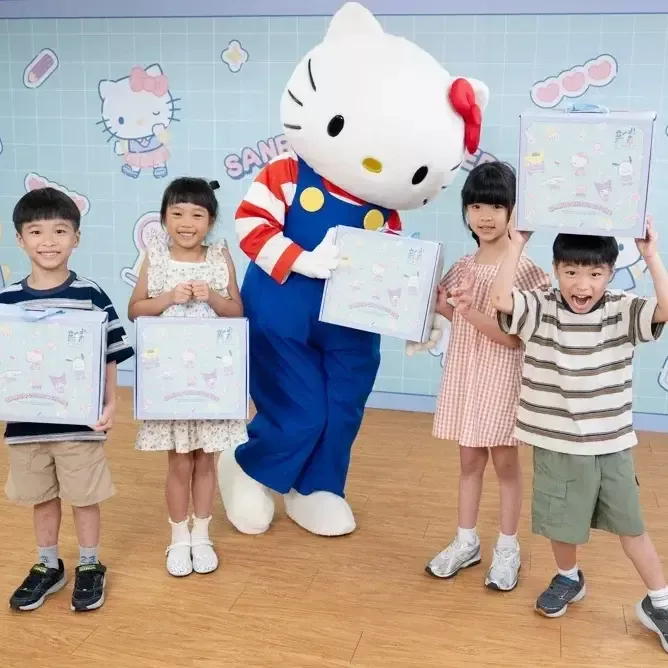 好羨慕新北幼兒園畢業生！今年首度攜手三麗鷗，Hello Kitty化身畢業禮物主角