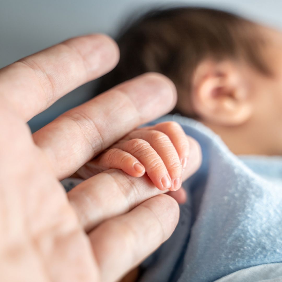 8個月大男嬰送托4天就出事！高雄保母搖晃致顱骨骨折、視網膜出血，判刑1年8月、緩刑5年