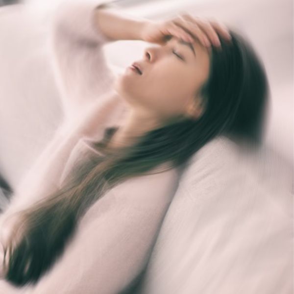 頭痛欲裂，但普拿疼卻一藥難求？中醫師推薦用 3 穴位、3 茶飲拯救頭痛問題