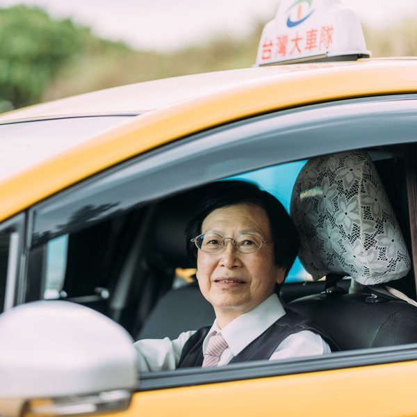 勇敢轉彎處！從會計員到計程車駕駛，單親媽用25年交織出感人人生！