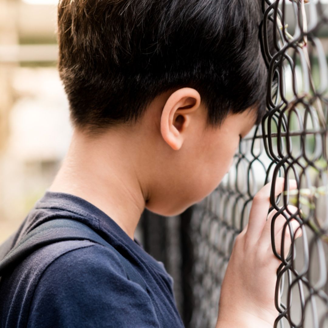 全家毆打，9歲童全身傷逃超商求救，被揍臉、槌子敲腳趾，威脅：「讓你住院！」