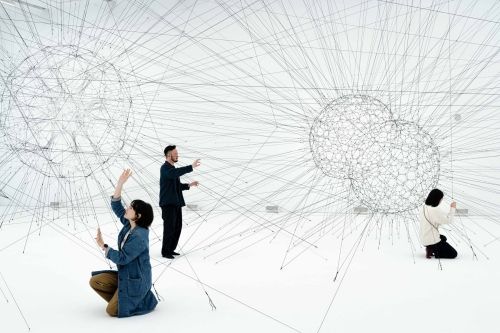 新美館大展《共織宇宙》巨型蜘蛛網迷讓孩子用「觸覺」感受宇宙神經元！還超適合在戶外廣大綠地園區放電