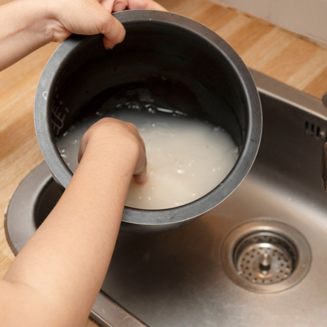 洗米水別倒掉！去白蘿蔔苦味、去魚腥味...10個洗米水隱藏妙用一次告訴你