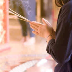 鬼月應做祭祖？風水師簡少年：農曆七月祭祖增好運，人生路更順
