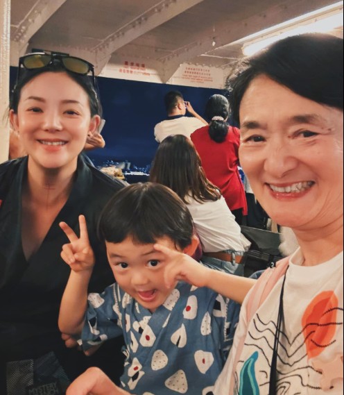 譚艾珍被詐騙！歐陽靖自責哭了，對方「利用她的善良與正義」，警察找上門才知道，媽媽到了70歲終於相信世界上有壞人