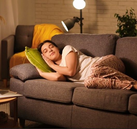 假期越睡越累是怎麼回事？破解補眠無效的三大睡眠迷思，掌握收假前作息調整方法