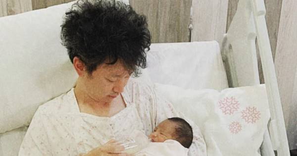 護理師巡房驚呆，見一顆爆炸頭在床上抱孩！這6件事，爸爸做得比媽媽還好