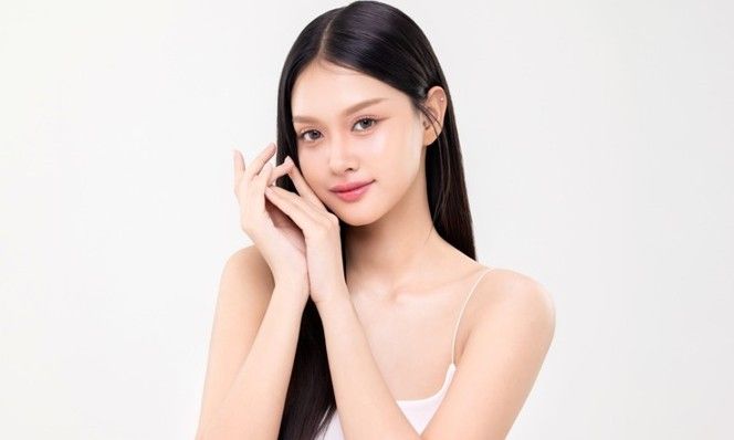 防曬升級底妝級！2026潤色防陽8大推薦，睡飽好氣色一秒到位，悶熱天氣單擦出門超省時