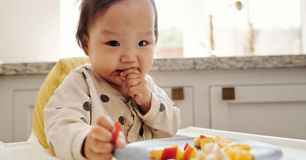 寶寶試出過敏食物「等大一點再說」？兒科醫師處理方式可能和你想的相反！