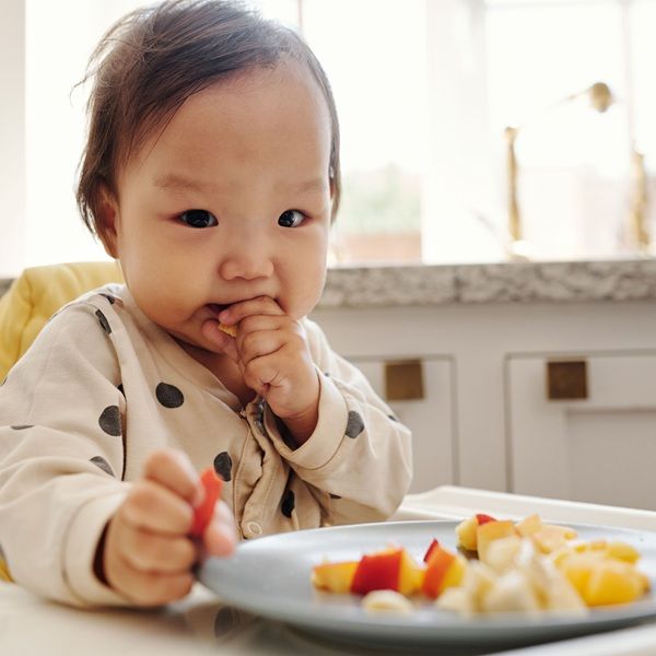 寶寶試出過敏食物「等大一點再說」？兒科醫師處理方式可能和你想的相反！
