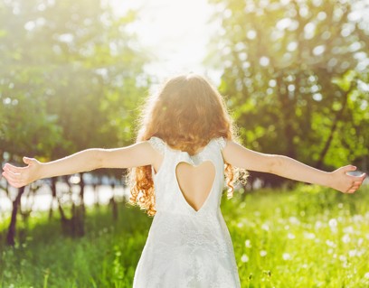 8歲女童初經報到！性早熟年齡逐年下滑，醫師揭主要原因：飲食與睡眠息息相關