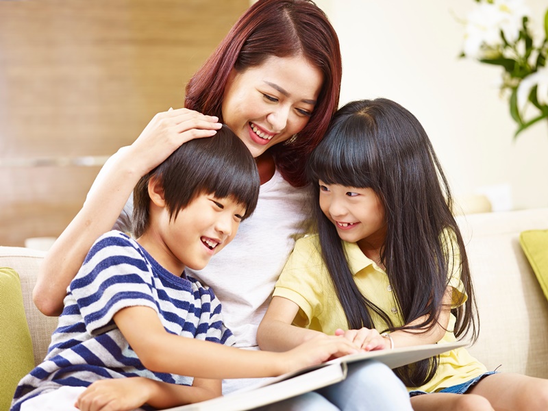 手足爭寵怎麼辦？別擔心！接住孩子的嫉妒情緒，讓他們感到被愛和安全，常見4狀況處理建議 ，化解大寶對弟妹的敵意這麼做 !