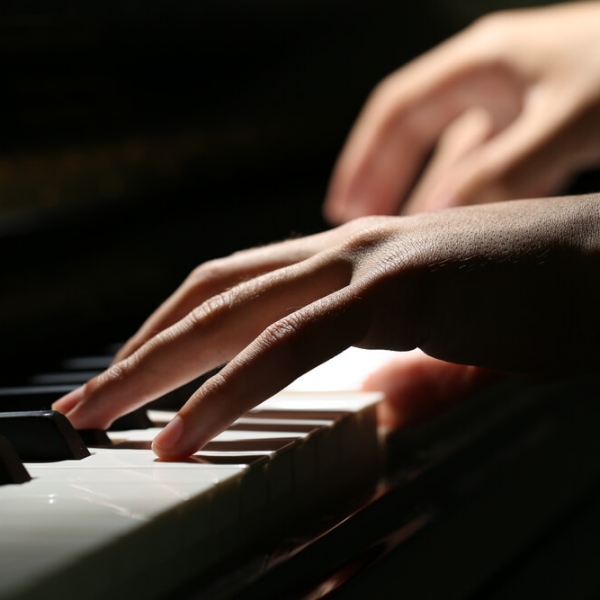 比白噪音更好睡的「好眠方案」，鋼琴家許惠鈞打造睡眠背景音樂