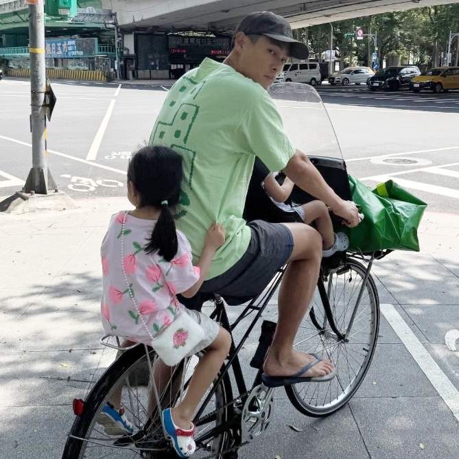 楊祐寧女兒超迷《Kpop獵魔女團》，秀年度歌單前五名全是卡通、動畫歌曲