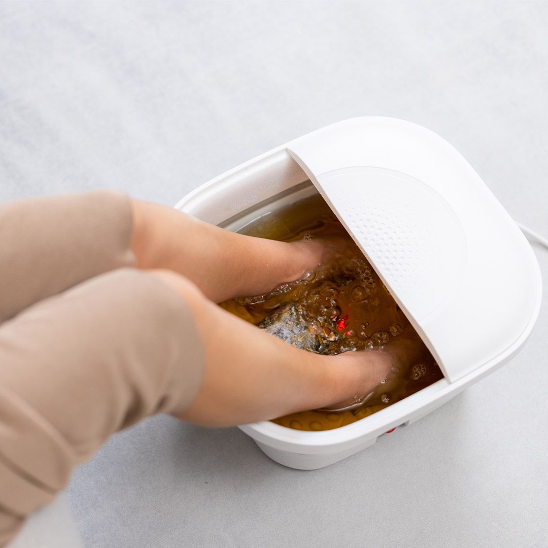 足浴泡腳正夯！有助代謝、血液循環健康？心臟血管外科醫師這樣說！