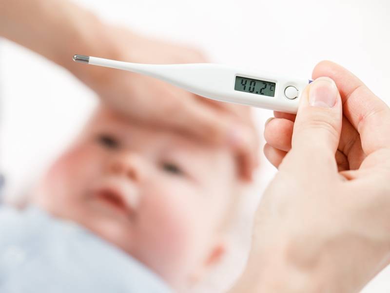 高燒不退會燒壞腦袋嗎？兒科醫師解惑：幼童發燒注意7大危險表徵，一出現應儘速就醫