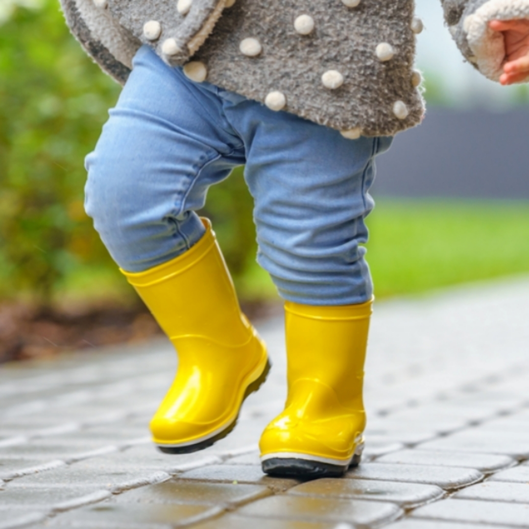 兒童雨鞋塑化劑超標615倍，中國製占多數，不合格率過半