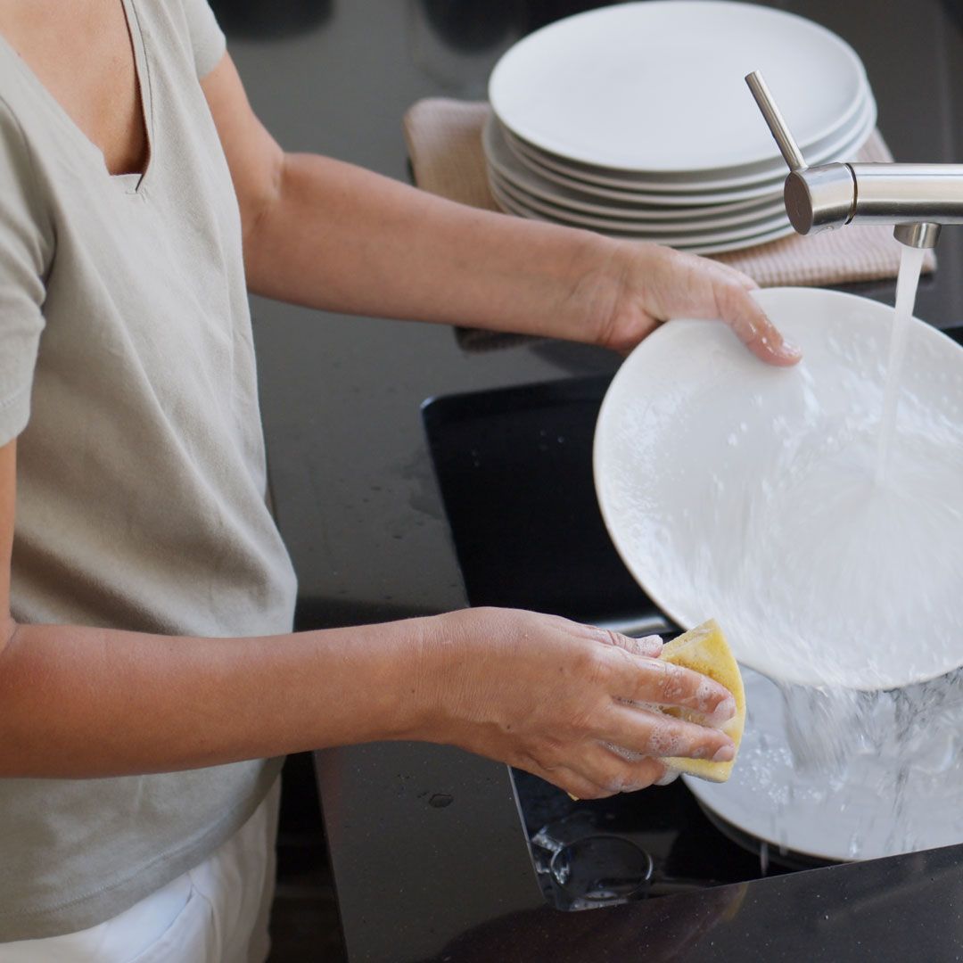 熱水洗碗竟爆裂...「3廚房習慣大忌」你可能不知道！達人曝安心打掃秘訣