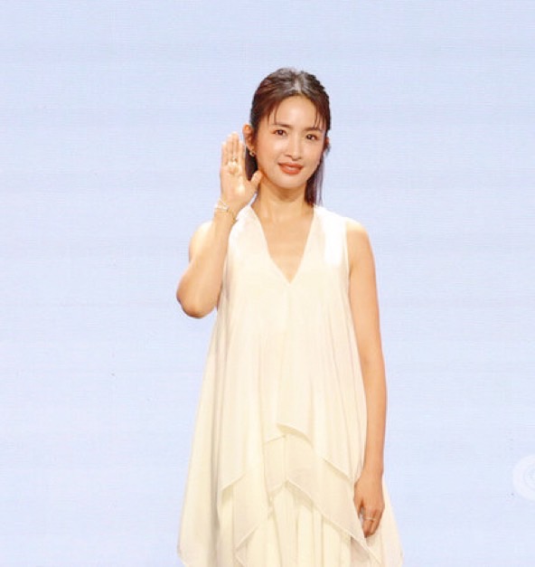 林依晨也是三明治族！身為女兒以及母親，她說：媽媽要健康快樂，家人才會更好