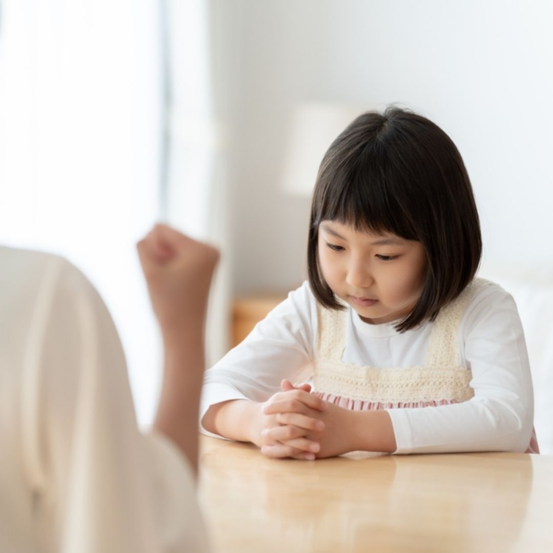 孩子哭鬧後別急著說教！情緒爆發後「10分鐘」是關鍵，追著要道歉恐吵第2回