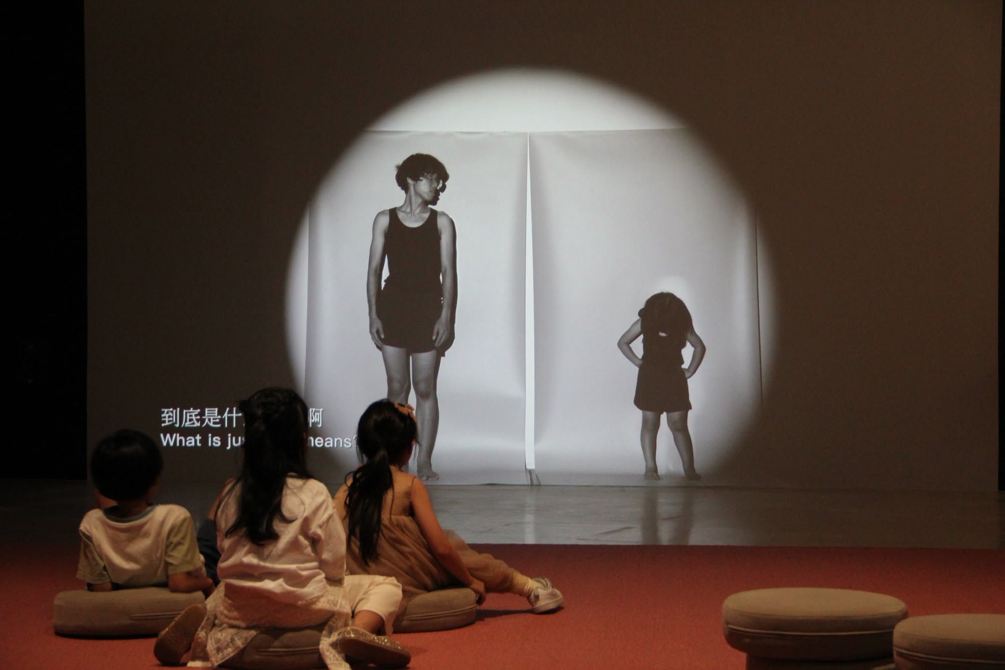 一場熱淚盈框的親子展！北美館「I Spy Love，發現愛」聆聽胎兒心跳、凝視自身母職、執行圓桌任務，與孩子一起找出愛到底在哪裡！