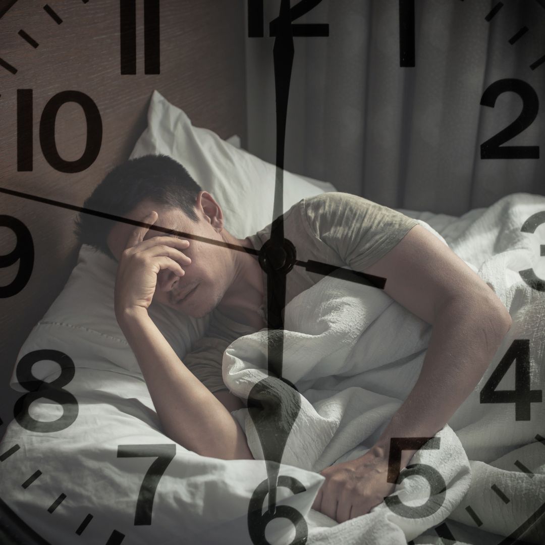 研究發現，連續睡眠不足14天，即使再補眠3天，內臟脂肪仍持續增加，醫提醒：規律睡足比事後補眠更重要