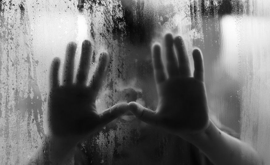 2歲女童「萱萱」疑遭同居人凌虐致死，台中地院裁定延長羈押禁見，兒少保護漏洞引發社會反思
