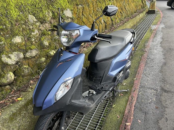 228連假看阿公阿嬤，機車三貼 3歲童站腳踏板下山自撞亡，父母目睹悲劇崩潰！長輩要求三貼時，爸媽可以這樣做