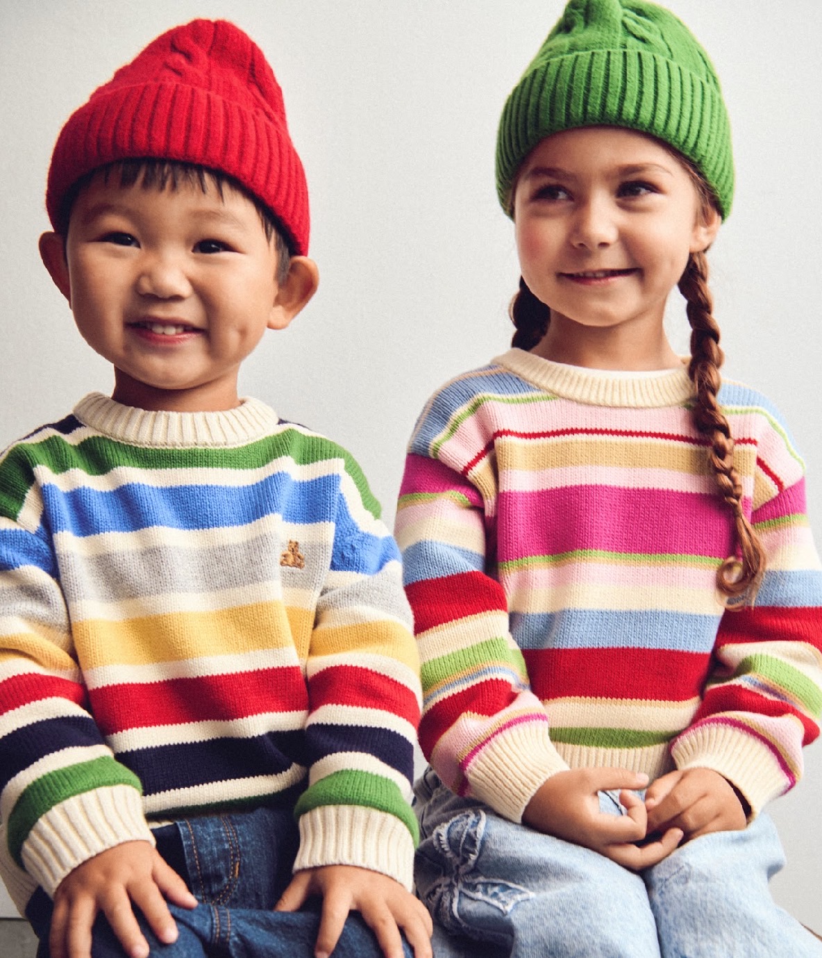 這個冬天一起暖起來！彩色毛衣、柔軟皮草外套加上牛仔元素，媽媽和寶貝時髦有型就要這麼穿