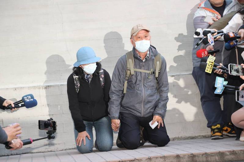 孩子犯下無法挽回的錯，父母要承擔到哪一步？從北車攻擊案，張文父母下跪，看見社會最難的提問