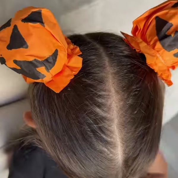 小女孩「丸子頭」還能這麼玩，萬聖節快幫女兒綁起來！